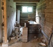 Seną trobelę pavertė &scaron;iuolaiki&scaron;ku būstu