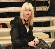 Taylor Momsen &bdquo;Gossip Girl&ldquo; filmavimo aik&scaron;telėje (2009 m.)