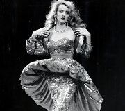 Jerry Hall (1985 m.)