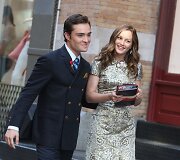 Edas Westwickas ir Leighton Meester &bdquo;Gossip Girl&ldquo; filmavimo aik&scaron;telėje (2009 m.)