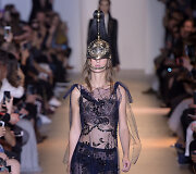 &bdquo;John Galliano&ldquo; 2016 m. pavasario-vasaros kolekcijos pristatymas