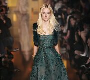 &bdquo;Elie Saab&ldquo; 2015 m. auk&scaron;tosios mados kolekcijos modelis 