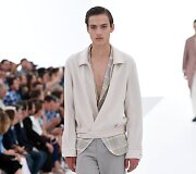 &bdquo;Ermenegildo Zegna&ldquo; 2016 m. pavasario-vasaros kolekcijos modelis
