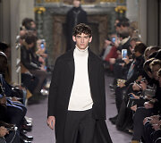 &bdquo;Valentino&ldquo; 2016 m. rudens-žiemos kolekcijos modelis
