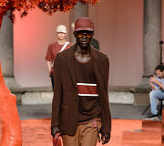 &bdquo;Ermenegildo Zegna&ldquo; 2018 m. pavasario-vasaros kolekcijos modelis 
