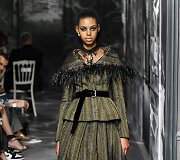 &bdquo;Christian Dior&ldquo; 2019&ndash;2020 m. rudens ir žiemos auk&scaron;tosios mados kolekcijos modelis