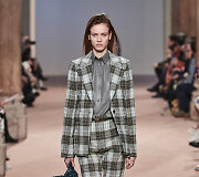 &bdquo;Salvatore Ferragamo&ldquo; 2020&ndash;2021 m. rudens ir žiemos kolekcijos modelis