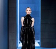 &bdquo;Elie Saab&ldquo; 2021&ndash;2022 m. rudens ir žiemos kolekcijos modelis
