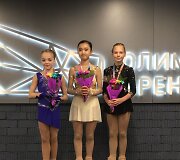 Minske &ndash; lietuvė čiuožėja Agnė Ivanovaitė (de&scaron;inėje) pelnė bronzą