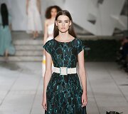 &bdquo;Carolina Herrera&ldquo; 2018 m. pavasario ir vasaros kolekcijos modelis