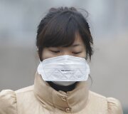 Moteris su respiratoriumi