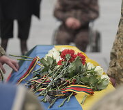 Atsisveikinimo su Ukrainoje mū&scaron;io lauke žuvusiu Tomu Valentėliu ceremonija Kyjive