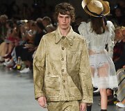 &bdquo;John Galliano&ldquo; 2019 m. pavasario ir vasaros kolekcijos modelis