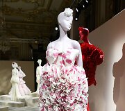 &bdquo;Giambattista Valli&ldquo; 2019&ndash;2020 m. rudens ir žiemos auk&scaron;tosios mados kolekcijos modelis
