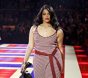 &bdquo;Tommy X Zendaya&ldquo; 2019&ndash;2020 m. rudens ir žiemos kolekcijos modelis