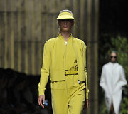 &bdquo;Max Mara&ldquo; 2017 m. pavasario-vasaros kolekcijos modelis