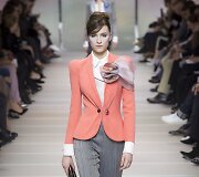 &bdquo;Giorgio Armani Priv&eacute;&ldquo; 2018 m. pavasario ir vasaros auk&scaron;tosios mados kolekcijos modelis