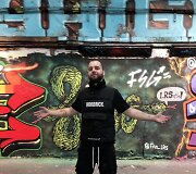 Remigijus Da&scaron;kevičius-Remis Retro pristatė Londone filmuotą dainą
