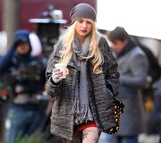 Taylor Momsen &bdquo;Gossip Girl&ldquo; filmavimo aik&scaron;telėje (2009 m.)
