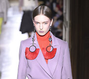 &bdquo;Valentino&ldquo; 2020 m. pavasario ir vasaros kolekcijos modelis