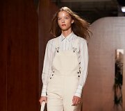 &bdquo;Alexa Chung&ldquo; 2019 m. pavasario ir vasaros kolekcijos pristatymas