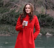 Leighton Meester &bdquo;Gossip Girl&ldquo; filmavimo aik&scaron;telėje (2009 m.)