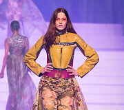&bdquo;Jean Paul Gaultier&ldquo; 2020 m. pavasario ir vasaros kolekcijos modelis
