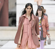&bdquo;Chlo&eacute;&ldquo; 2021 m. pavasario ir vasaros kolekcijos modelis