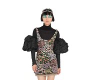 &bdquo;Giambattista Valli&ldquo; 2021&ndash;2022 m. rudens ir žiemos kolekcijos modelis