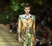 &bdquo;Dolce & Gabbana&ldquo; 2020 m. pavasario ir vasaros kolekcijos modelis