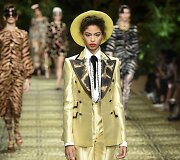 &bdquo;Dolce & Gabbana&ldquo; 2020 m. pavasario ir vasaros kolekcijos modelis