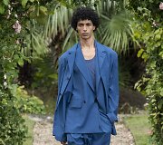 &bdquo;Kenzo&ldquo; 2021 m. pavasario ir vasaros kolekcijos modelis