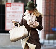 Blake Lively &bdquo;Gossip Girl&ldquo; filmavimo aik&scaron;telėje (2010 m.)