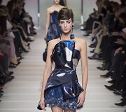 &bdquo;Giorgio Armani Priv&eacute;&ldquo; 2018 m. pavasario ir vasaros auk&scaron;tosios mados kolekcijos modelis