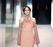 &bdquo;Fendi&ldquo; 2021 m. pavasario ir vasaros auk&scaron;tosios mados kolekcijos modelis: Delfina Delettrez