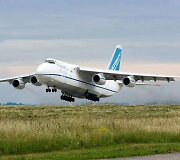 Antonov An-124 Ruslan &ndash; labai artimas An-225 brolis. (Marek Vanzura, Wikimedia (GFDL 1.2)