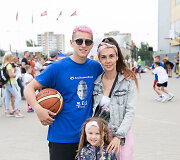 Donatas Montvydas ir Veronika Montvydienė su dukra Adele