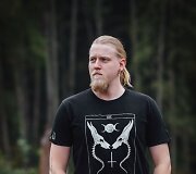 Linas &Scaron;altis su Vaivos tapytais mar&scaron;kinėliais