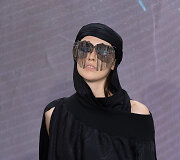 &bdquo;Vivienne Westwood&ldquo; 2022 m. pavasario ir vasaros kolekcijos modelis