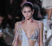 &bdquo;Isabel Marant&ldquo; 2020 m. pavasario ir vasaros kolekcija: Kaia Gerber