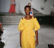 &bdquo;Carolina Herrera&ldquo; 2018 m. pavasario ir vasaros kolekcijos modelis