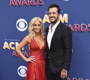 Luke'as Bryanas su žmona Caroline Boyer