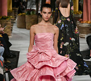&bdquo;Oscar de la Renta&ldquo; 2020 m. pavasario ir vasaros kolekcijos modelis