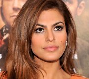 Eva Mendes &scaron;venčia 40-ąjį gimtadienį