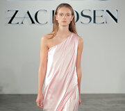 &bdquo;ZAC Zac Posen&ldquo; 2016 m. pavasario-vasaros kolekcijos modelis