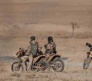 SOP eskadronų &bdquo;Aitvaras&ldquo; kariai važiuoja motociklais KTM EXC-R 530