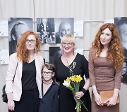 Parodos &bdquo;100 tikrų žmonių portretų&ldquo; akimirka