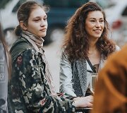 Aistė Andrijauskaite (de&scaron;inėje)