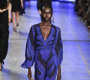 &bdquo;Alberta Ferretti&ldquo; 2020 m. pavasario ir vasaros kolekcijos modelis