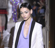 &bdquo;Valentino&ldquo; 2020 m. pavasario ir vasaros kolekcijos modelis